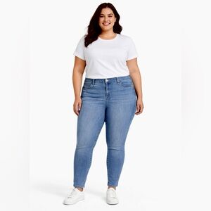 Democracy Women’s Classic “Ab” Technology Light Wash Skinny Ankle Jeans Size 16